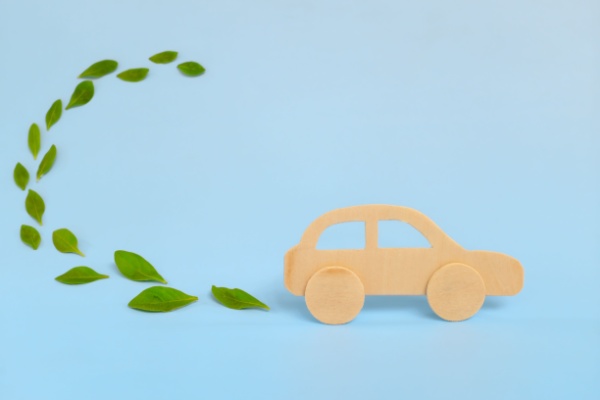 vehicules-a-faible-empreinte-carbone-:-ca-se-precise-!