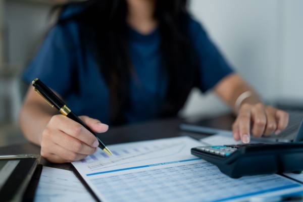 exonerations-fiscales-dans-les-qpv-et-les-zfu-te-:-on-joue-les-prolongations…-avec-precisions-!