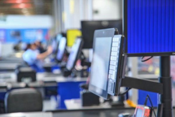 tva-et-certification-des-logiciels-de-caisse-:-nouveau-report