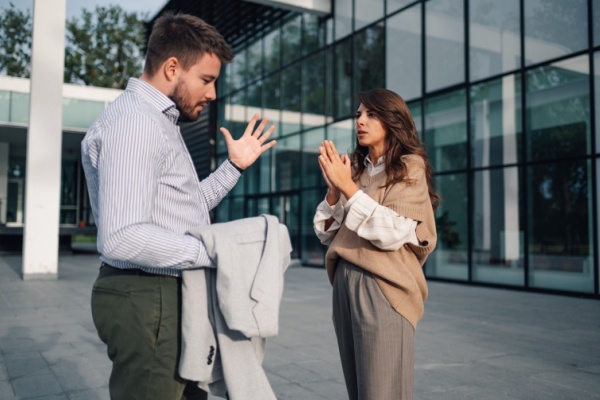 insulter-son-employeur-:-faute-grave-automatique-?