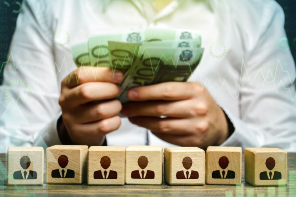 cotisations-sociales-:-clarification-des-regles-de-rattachement-apres-le-depart-du-salarie