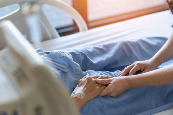 soins-palliatifs-:-une-amelioration-de-la-prise-en-charge