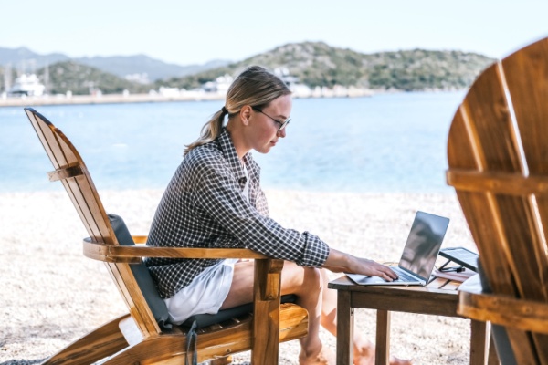 teletravail-depuis-le-lieu-de-vacances-:-possible-?